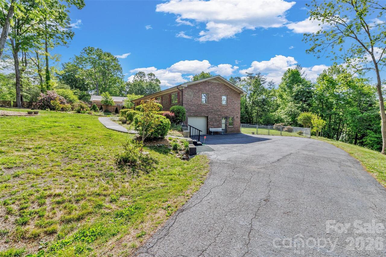 Listing Photo 9