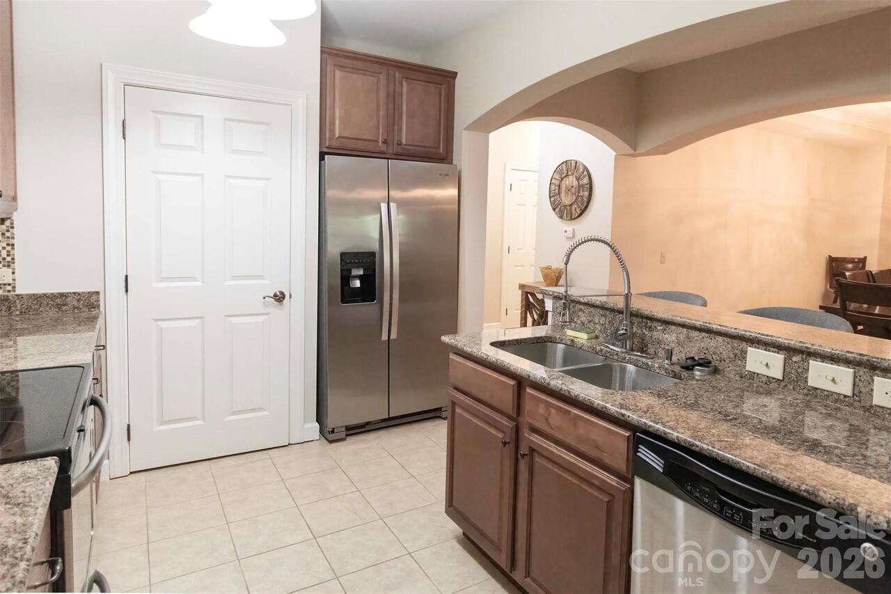 Listing Photo 11