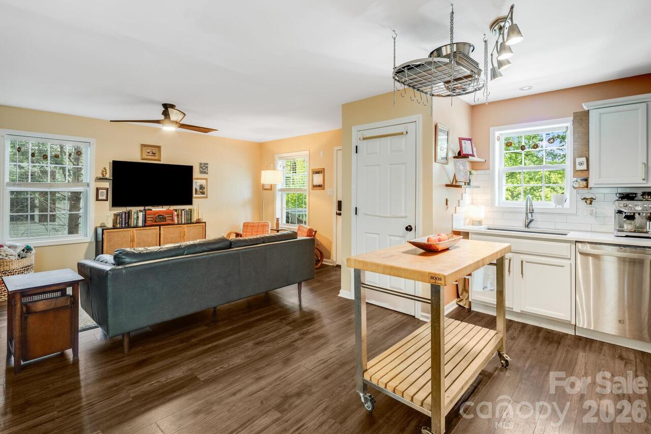 Listing Photo 11