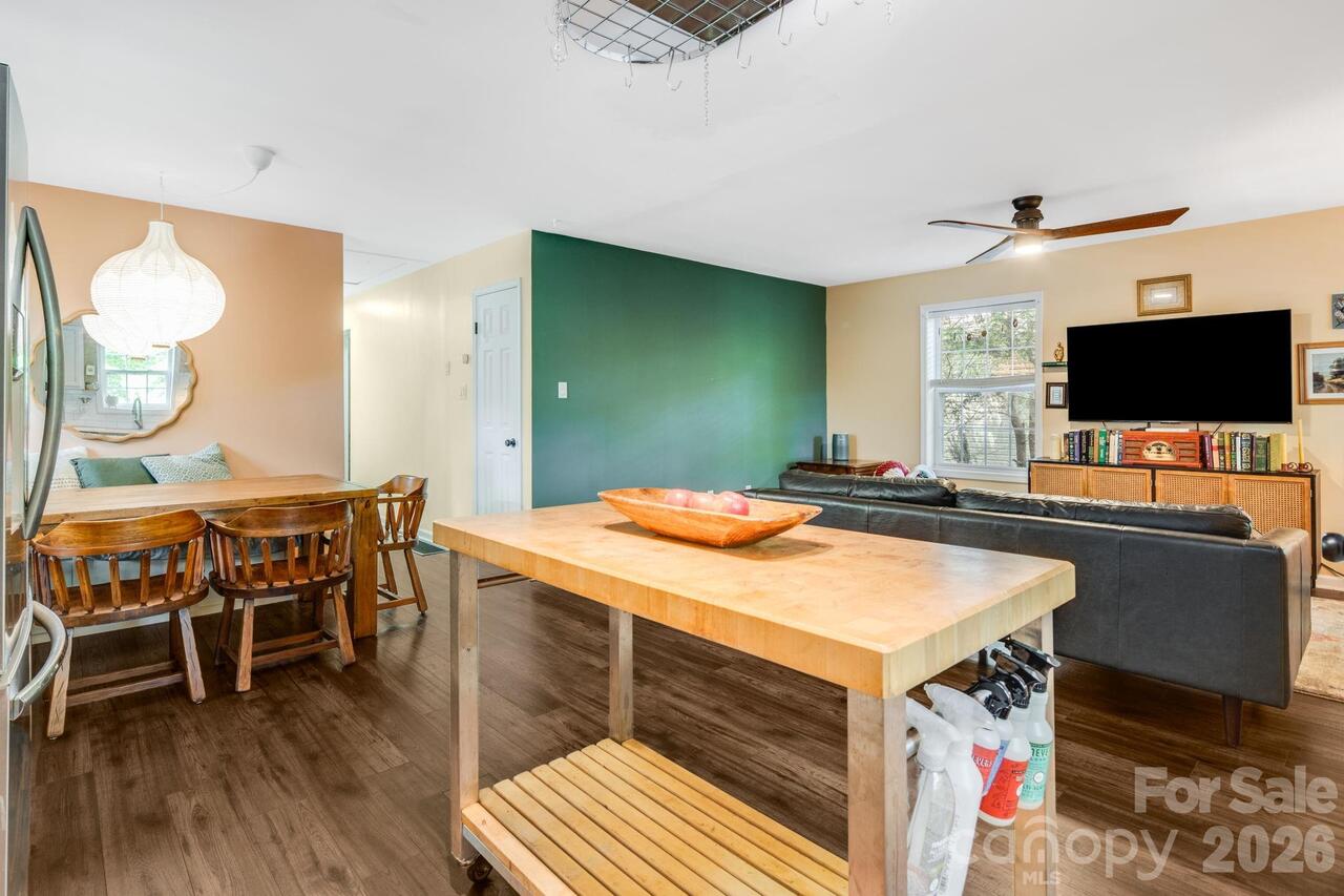 Listing Photo 12