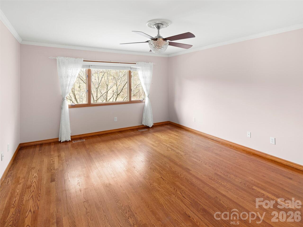 Listing Photo 14