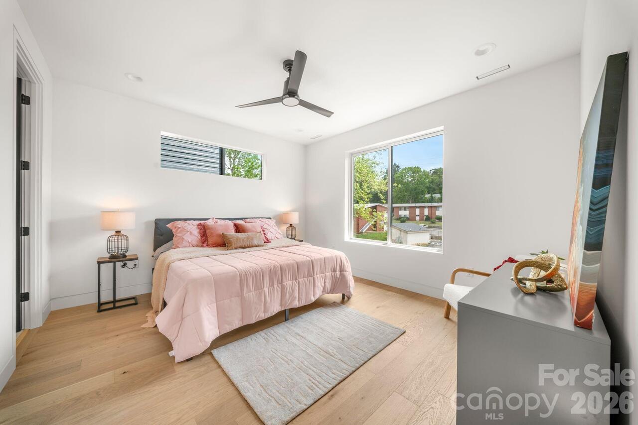 Listing Photo 14