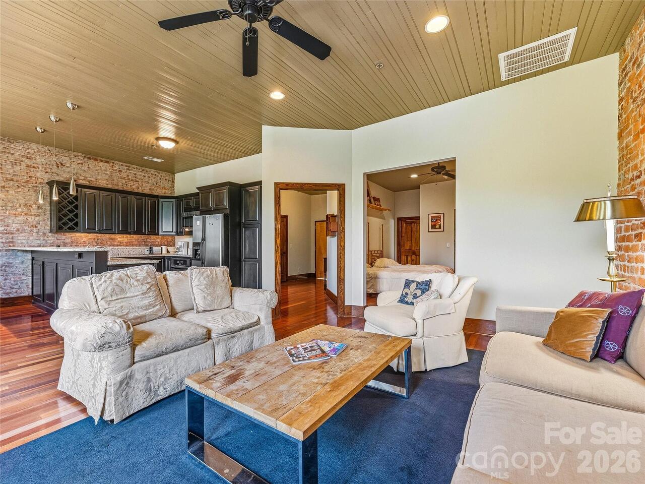 Listing Photo 6