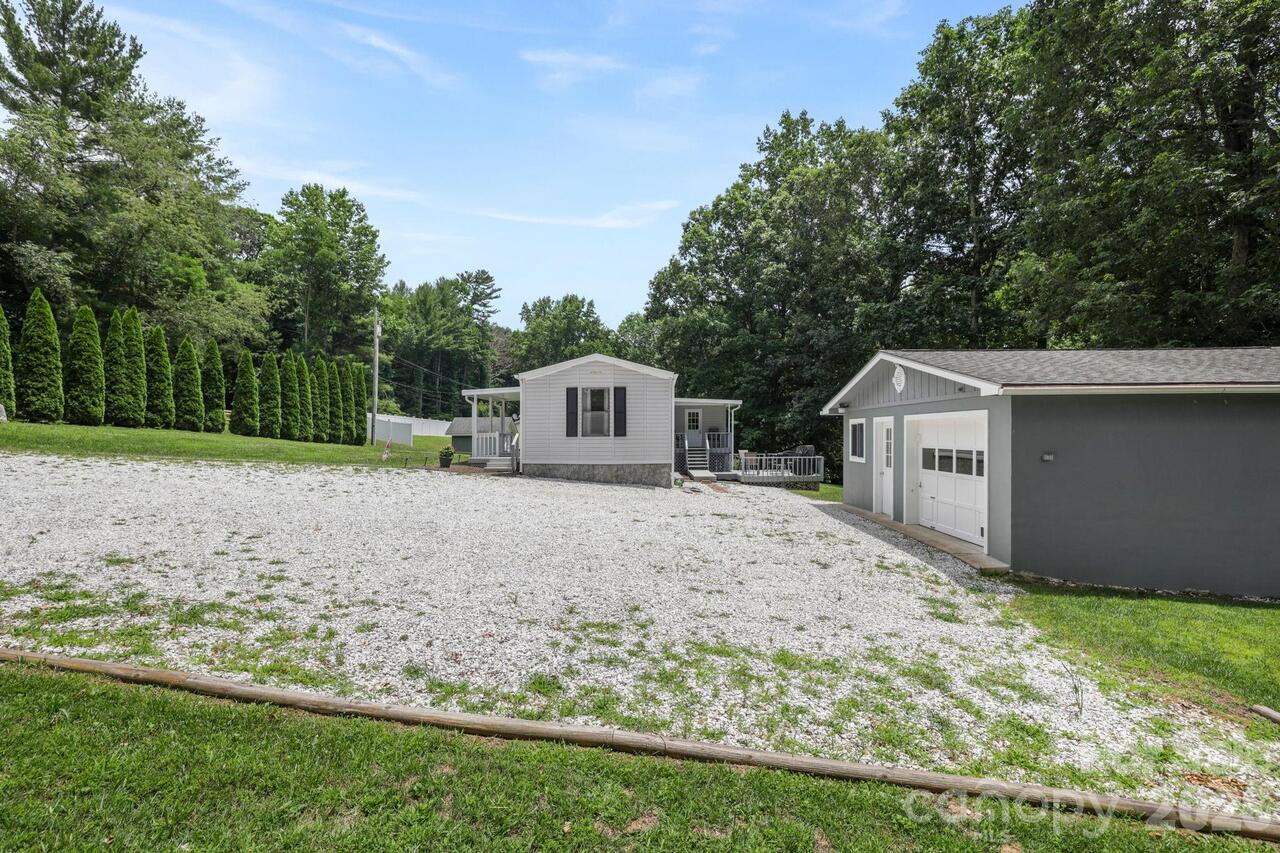 Listing Photo 11