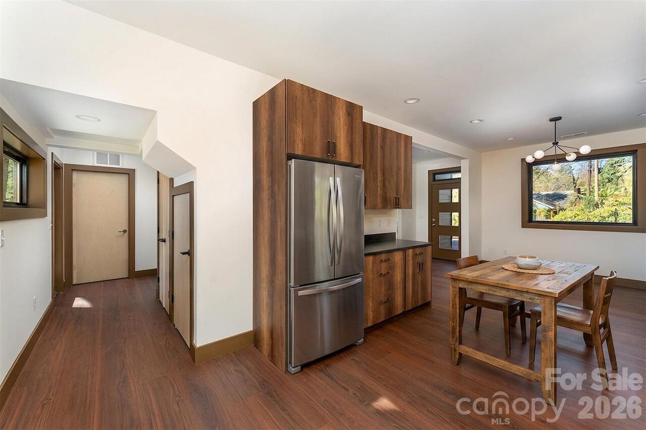 Listing Photo 11