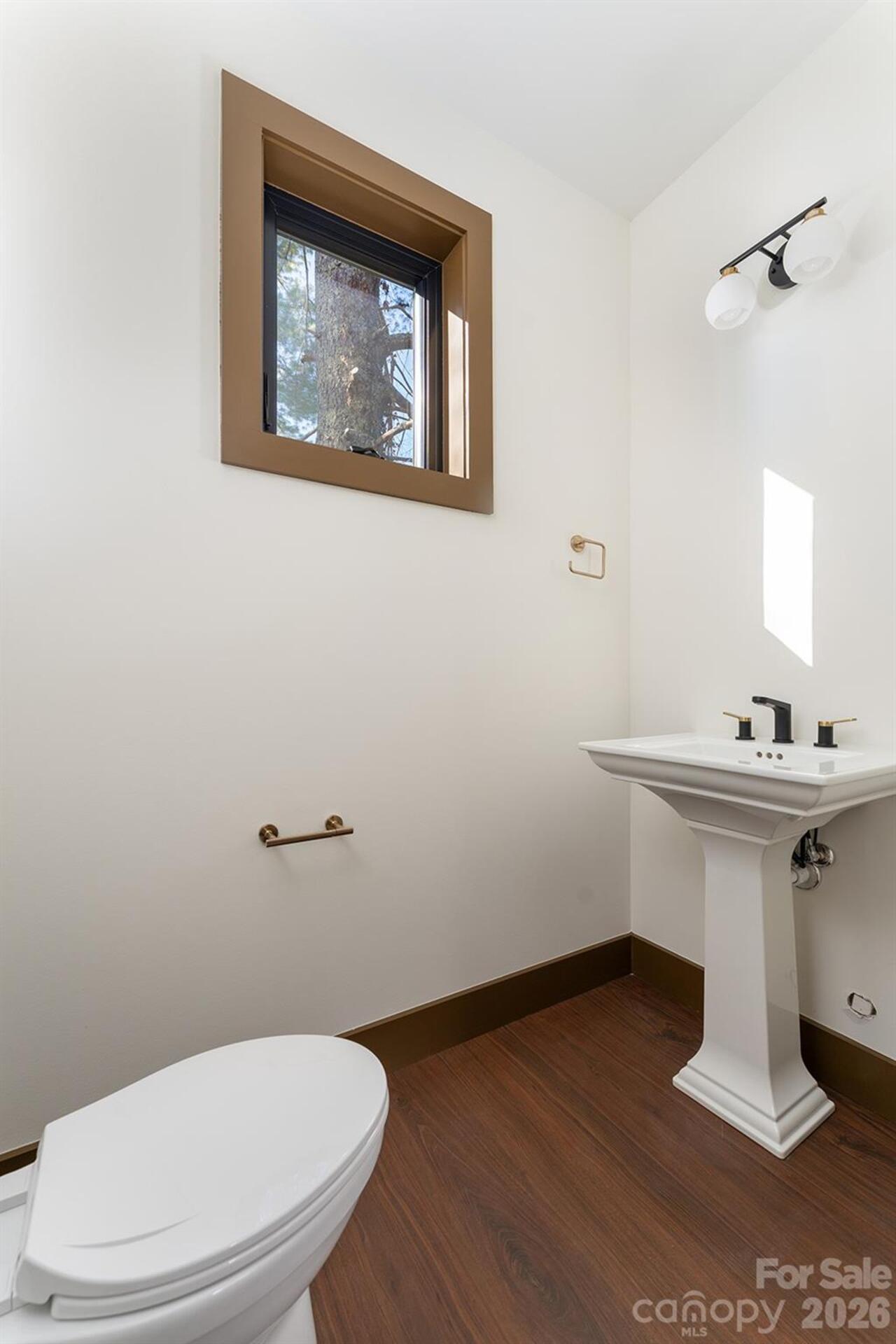 Listing Photo 12