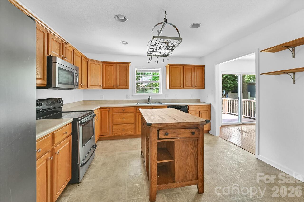 Listing Photo 10