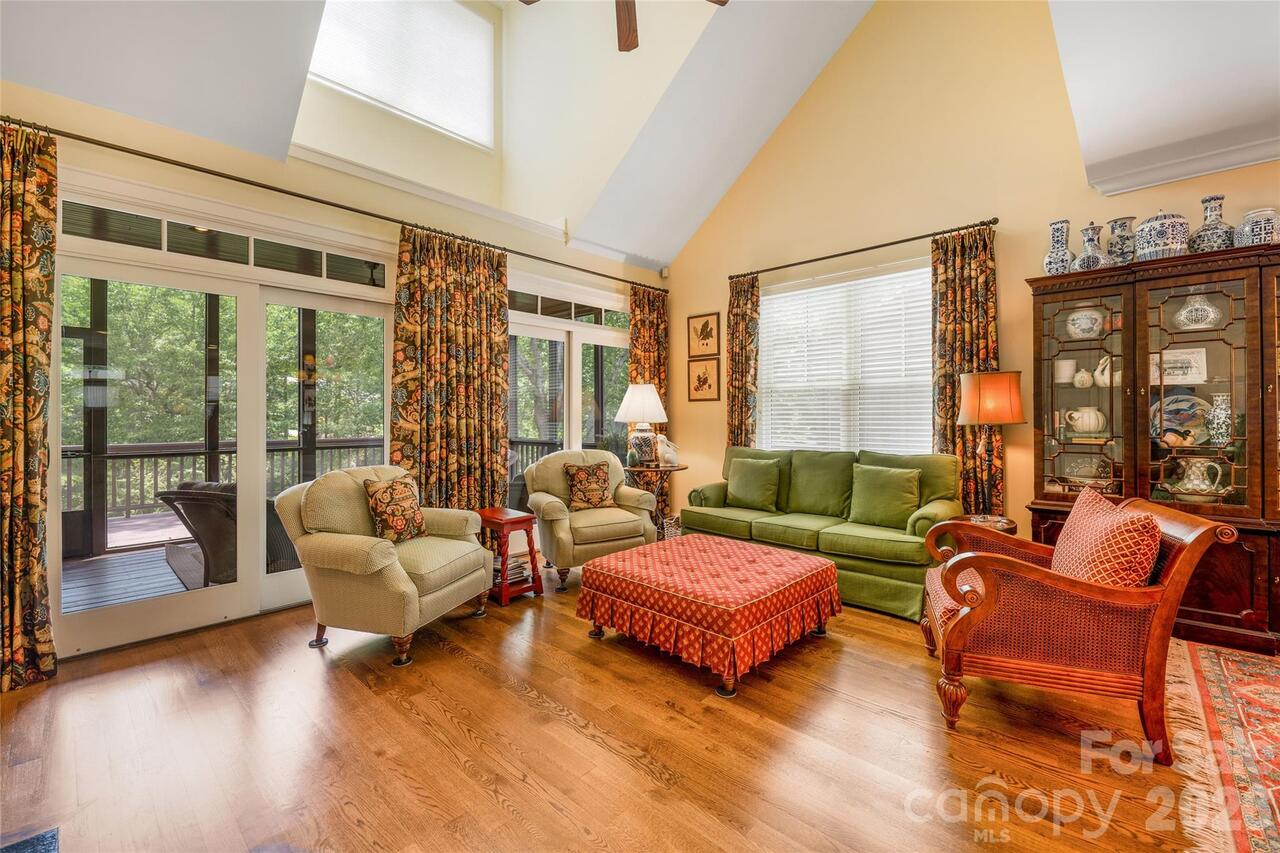 Listing Photo 12