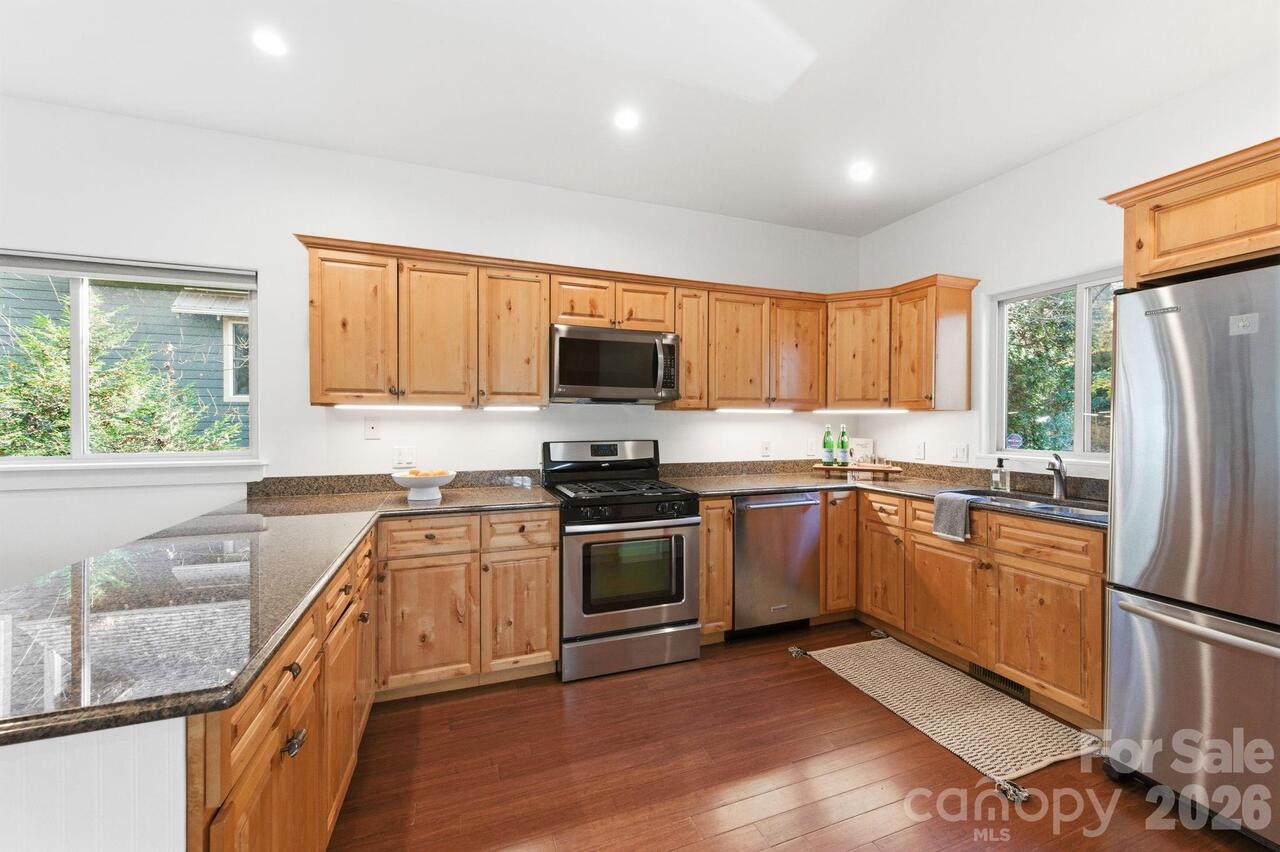 Listing Photo 8