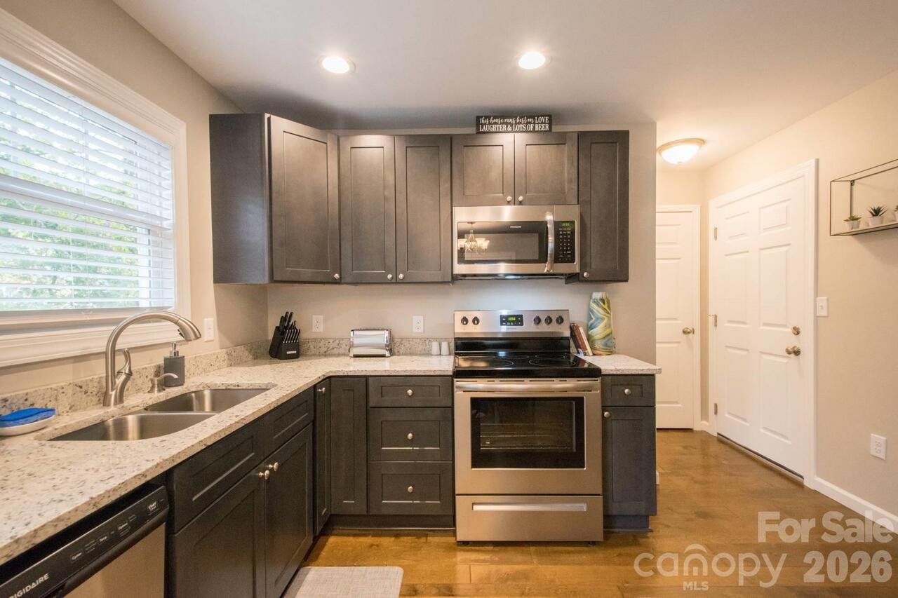 Listing Photo 6