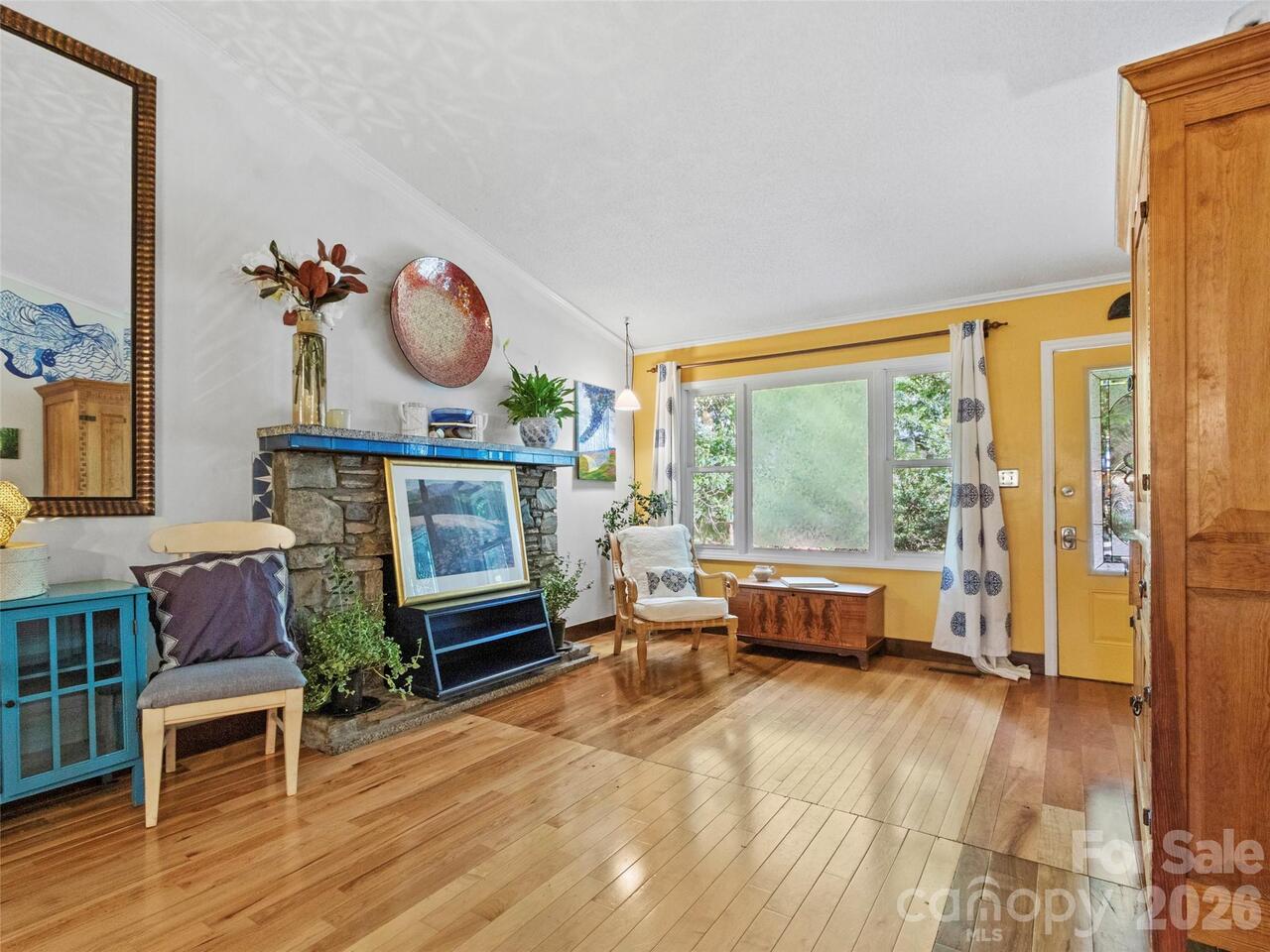Listing Photo 9