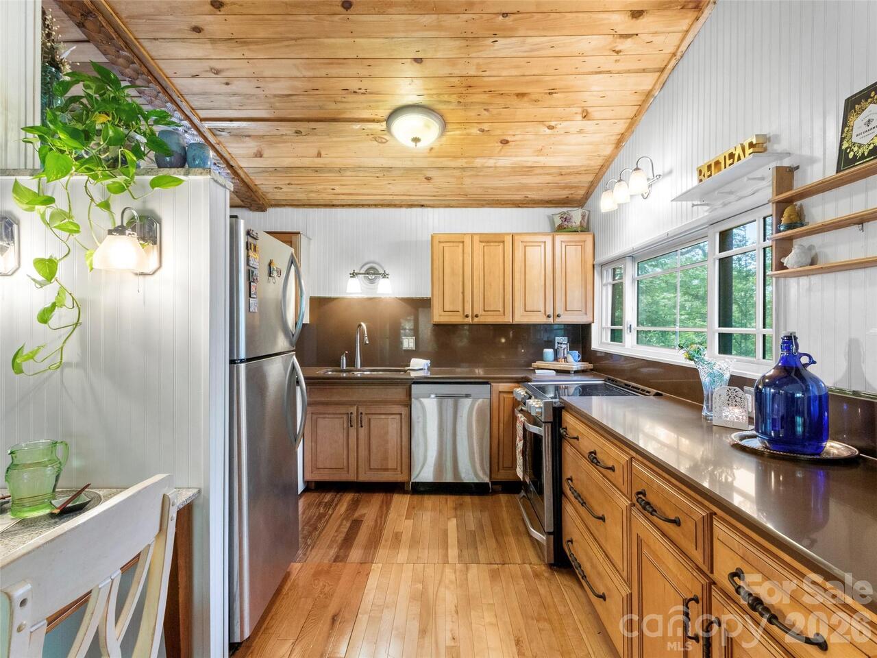 Listing Photo 10