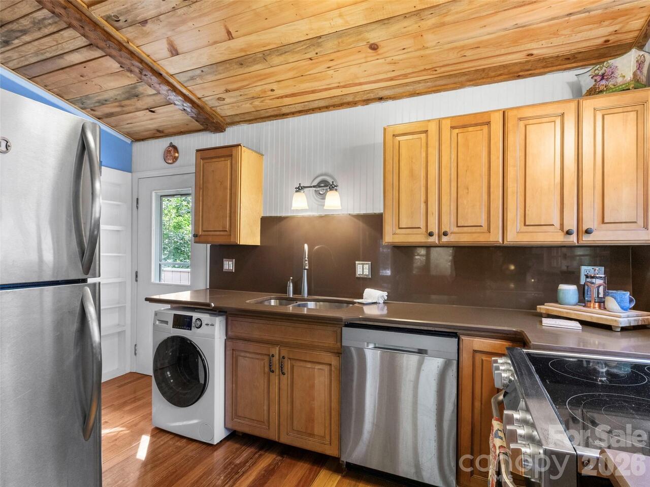 Listing Photo 11
