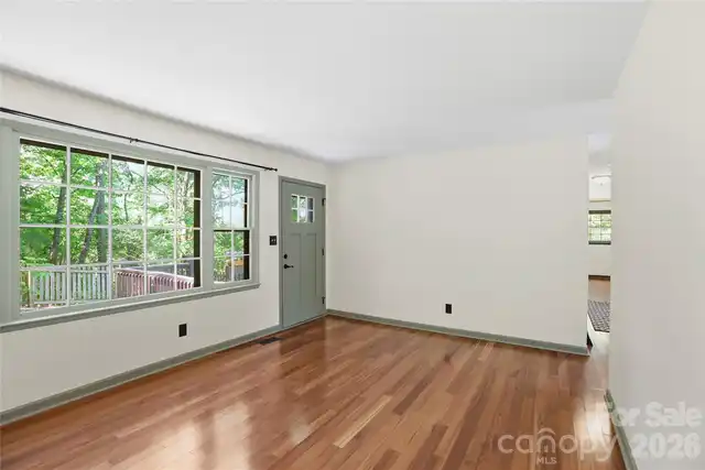 Listing Photo 9