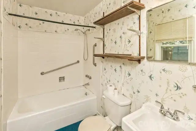 Listing Photo 12