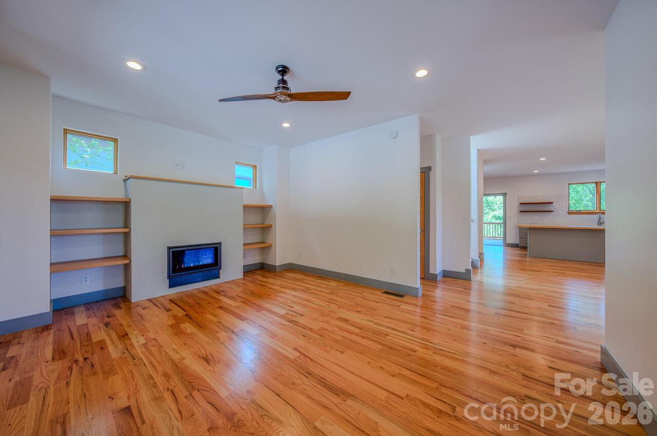 Listing Photo 8