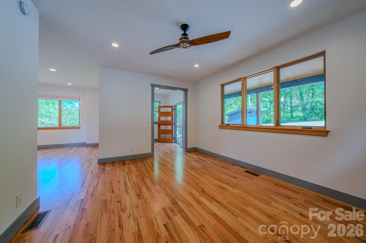 Listing Photo 7