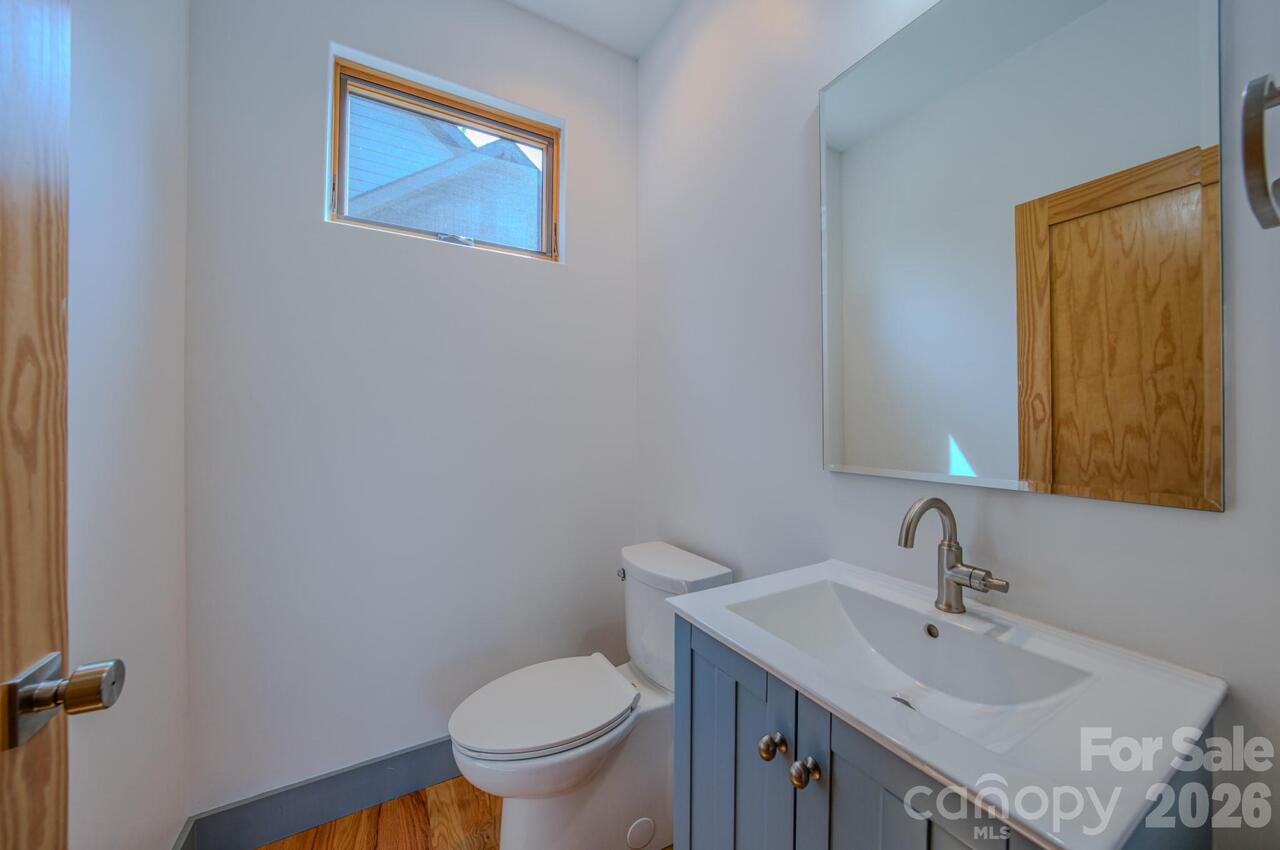 Listing Photo 11