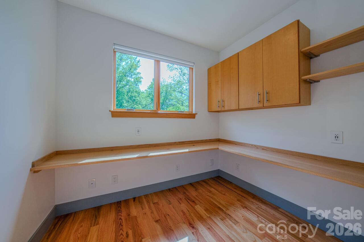 Listing Photo 18
