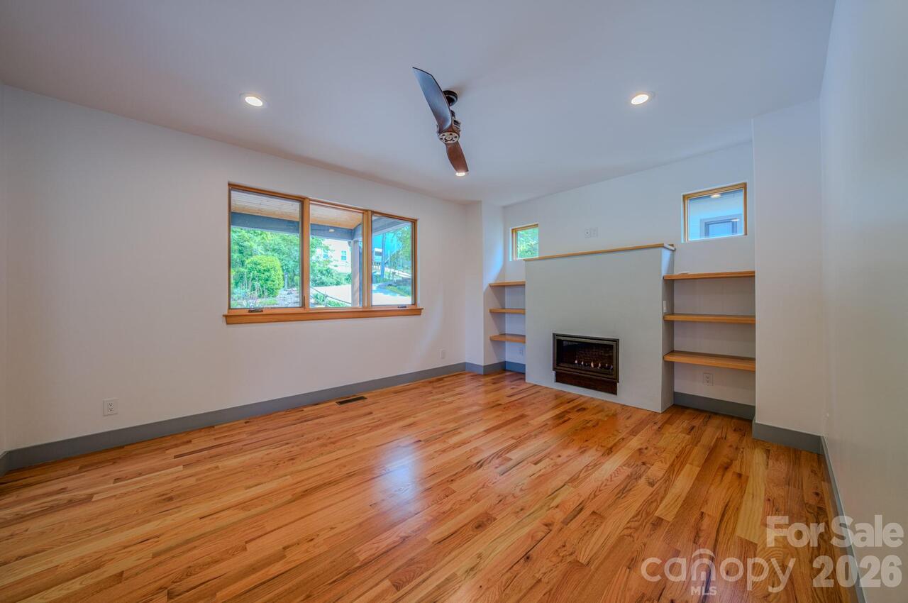 Listing Photo 9