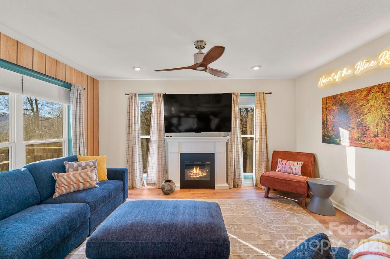 Listing Photo 12