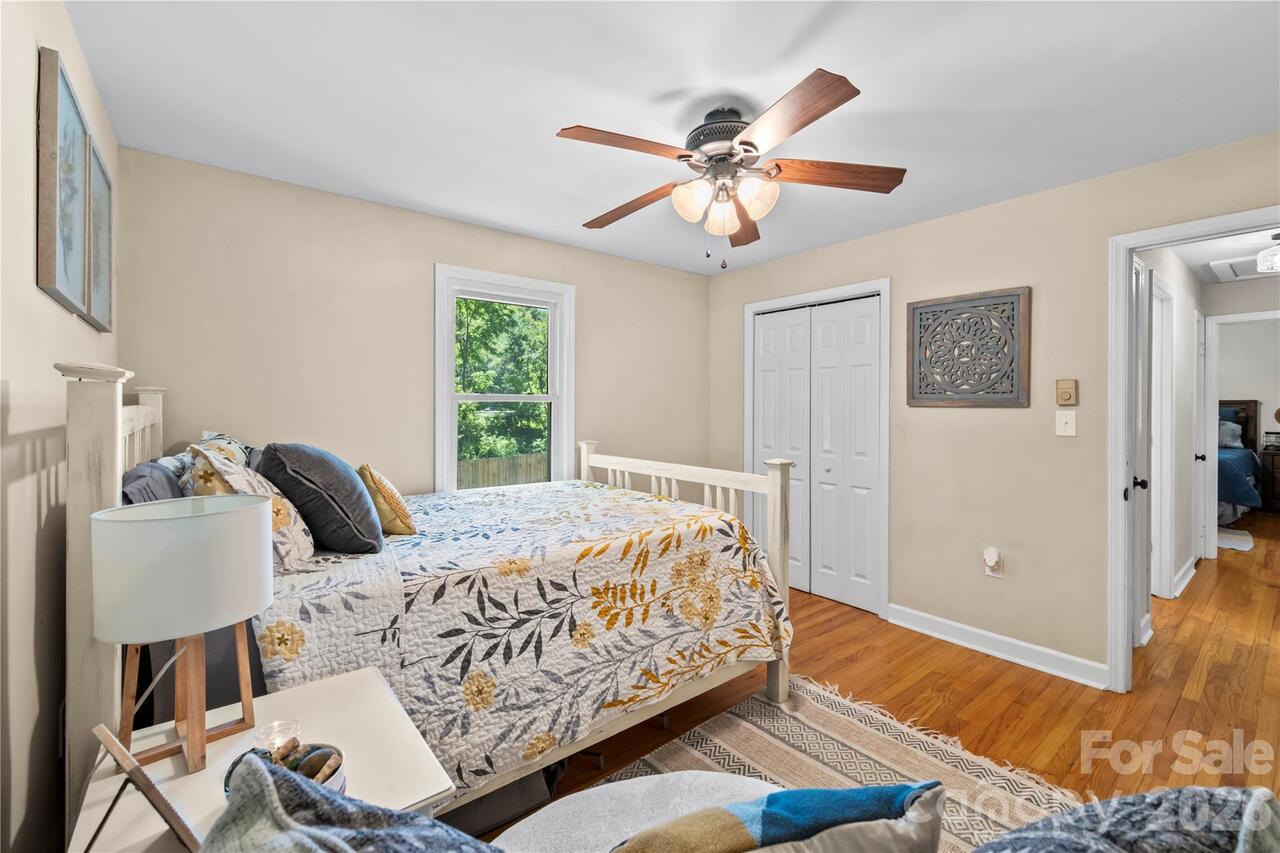 Listing Photo 11