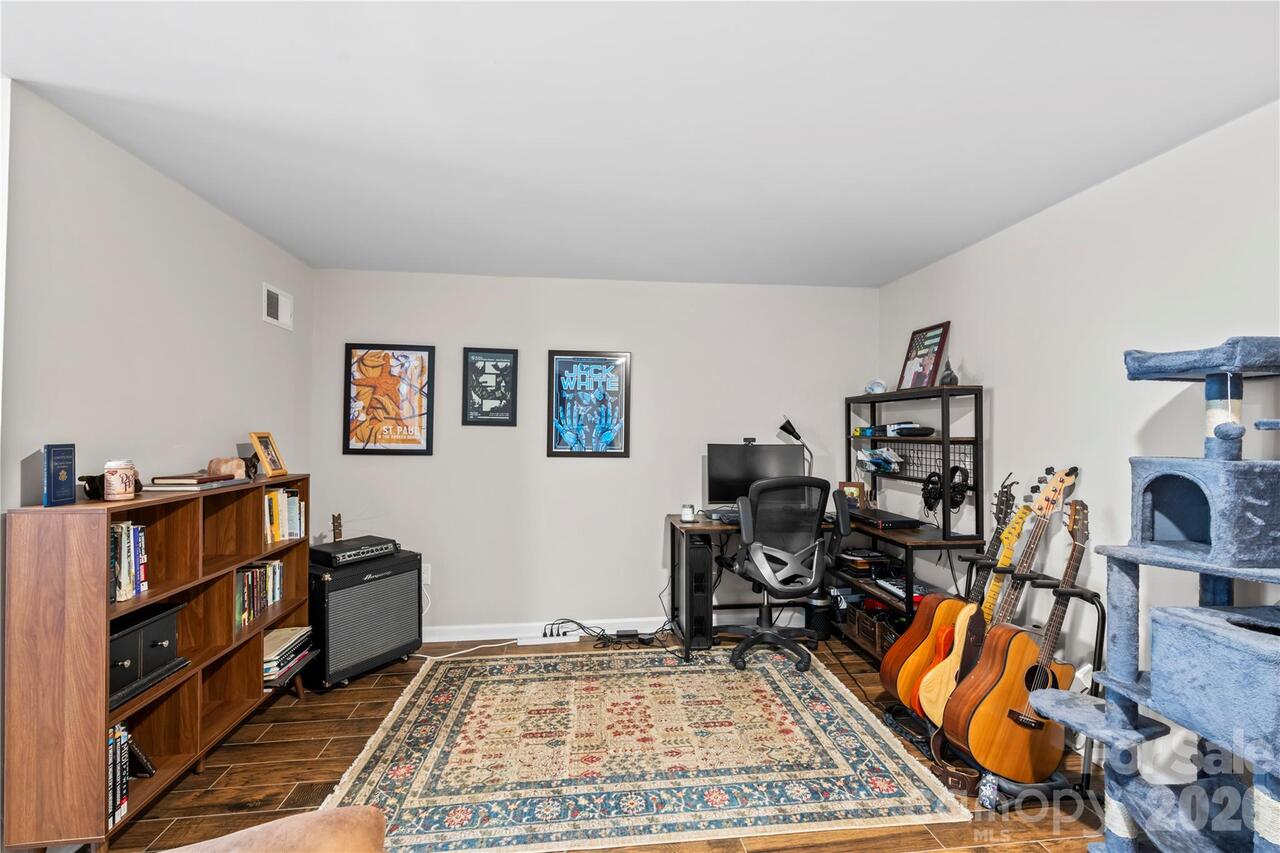 Listing Photo 22