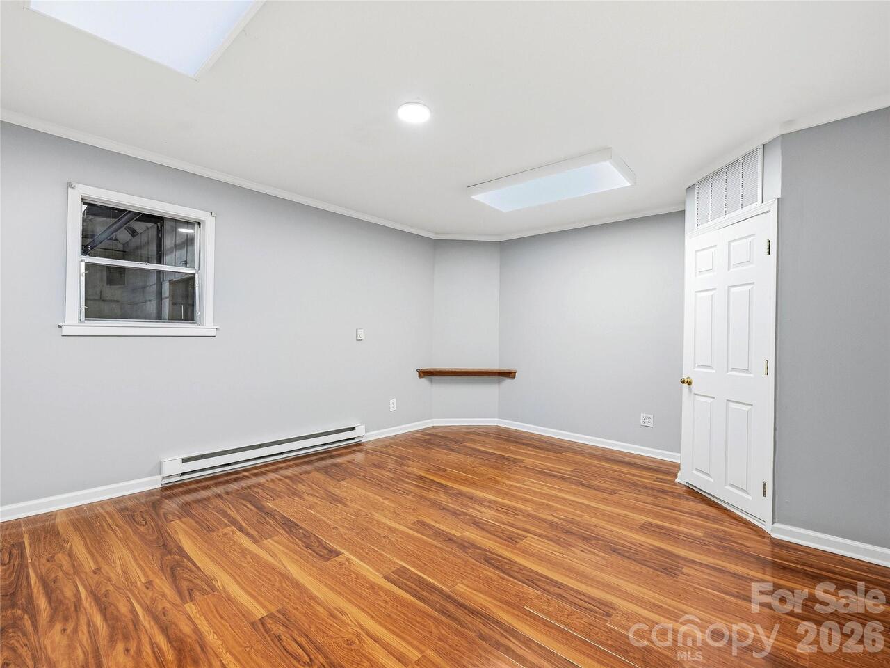 Listing Photo 11