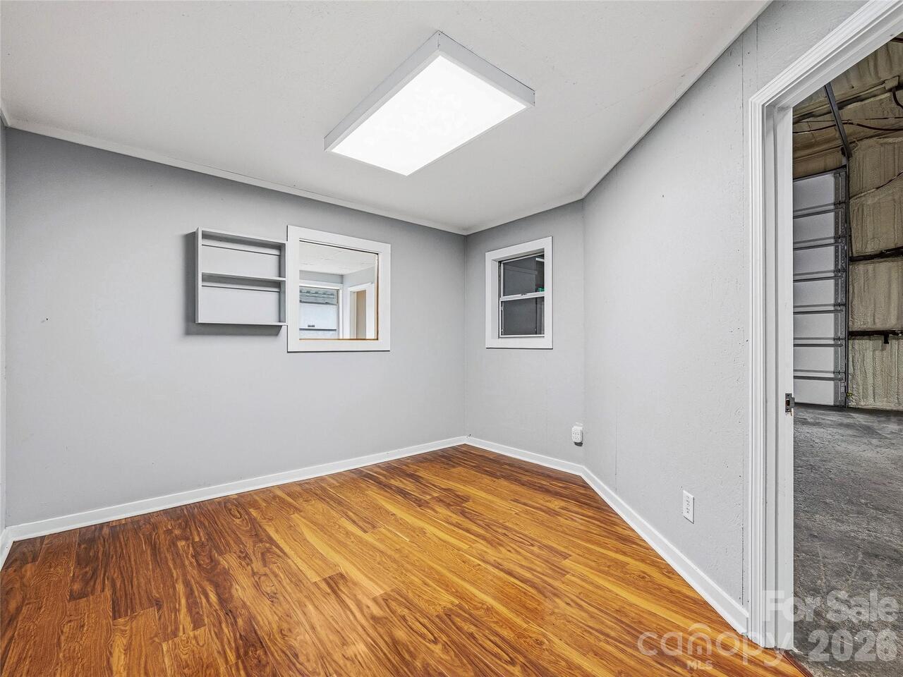 Listing Photo 12