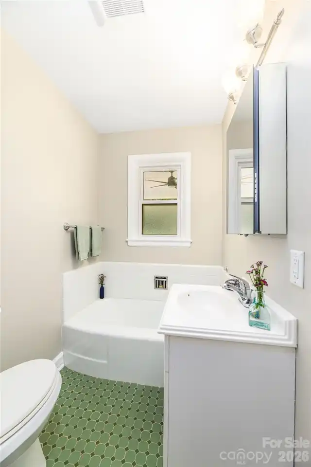 Listing Photo 18