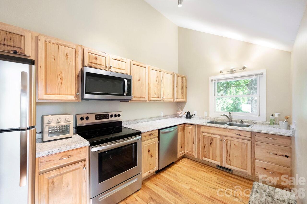 Listing Photo 14