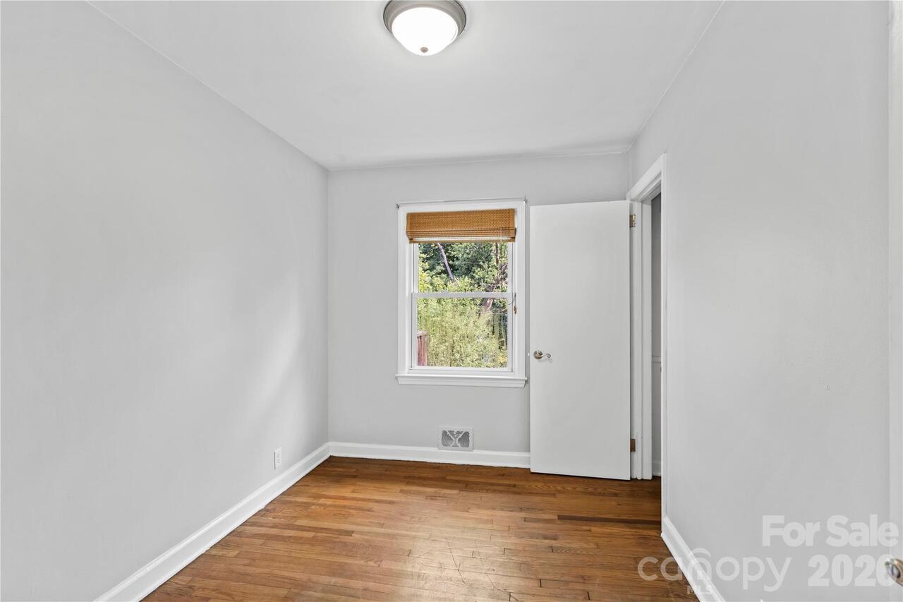 Listing Photo 11