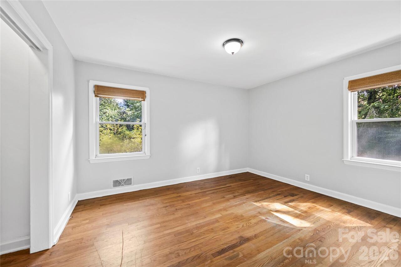 Listing Photo 14