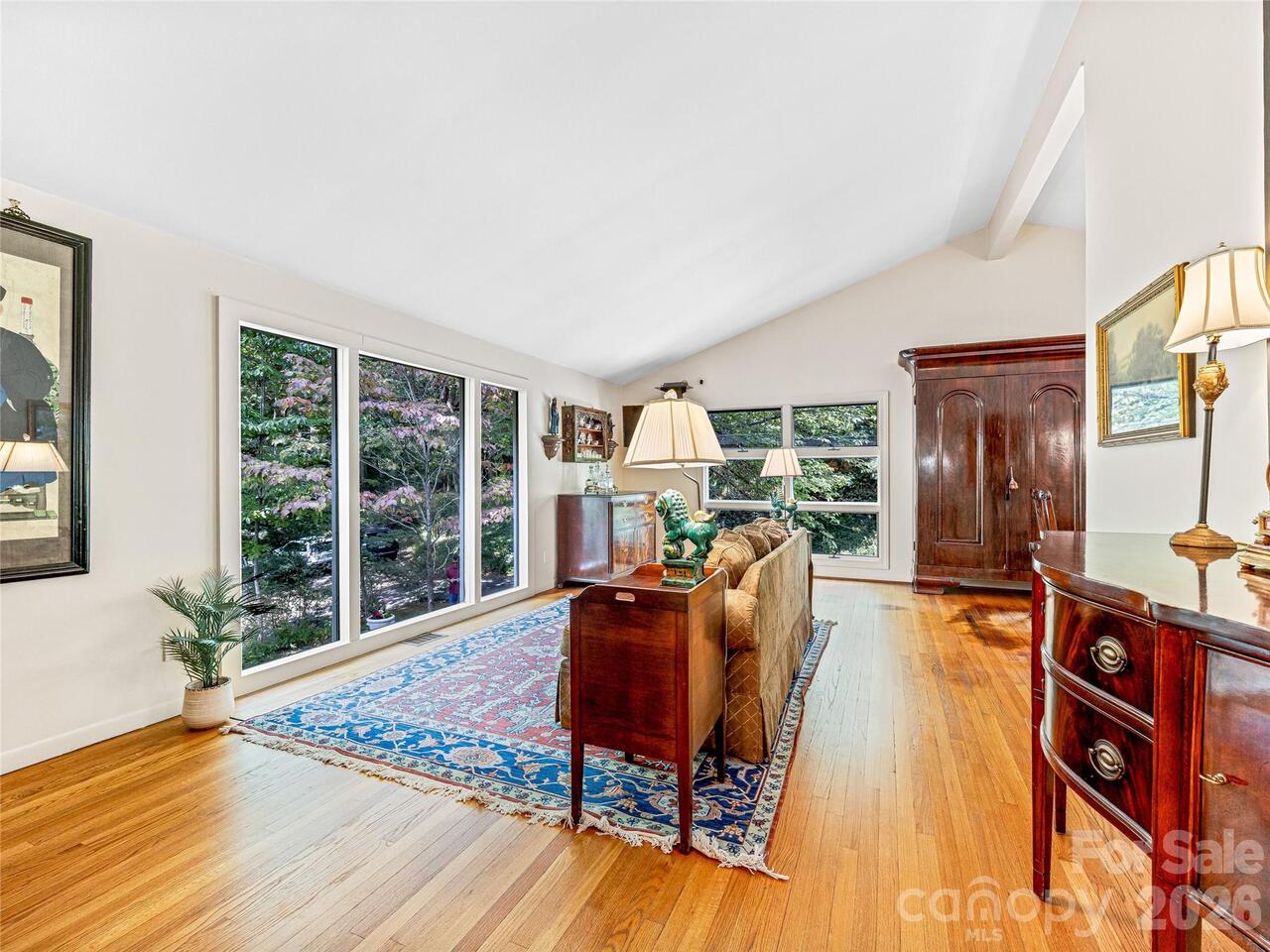Listing Photo 6