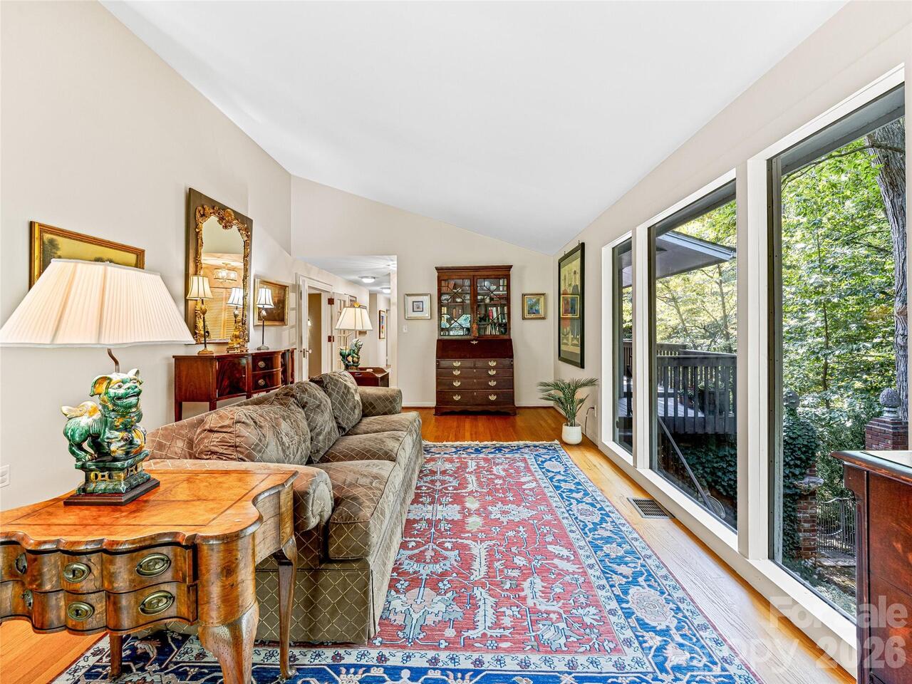 Listing Photo 8