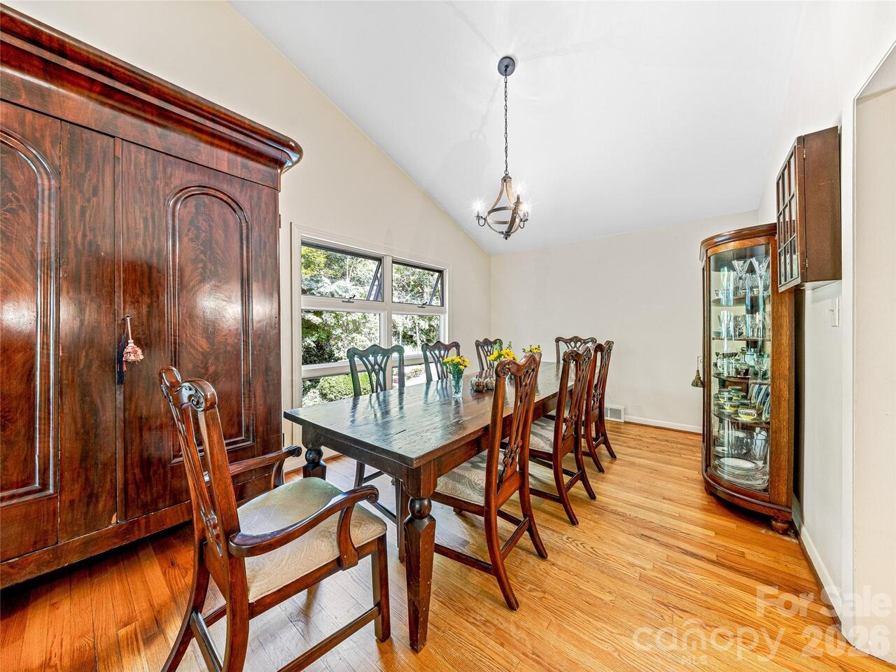 Listing Photo 10