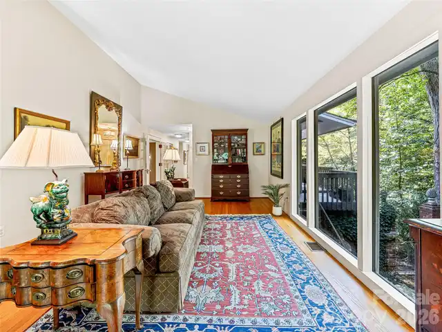 Listing Photo 8