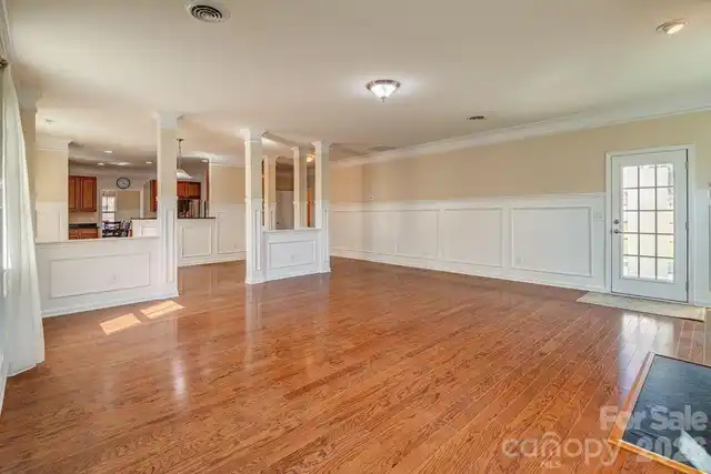Listing Photo 11