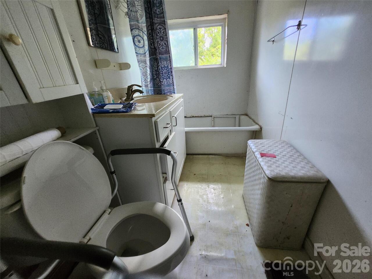 Listing Photo 11