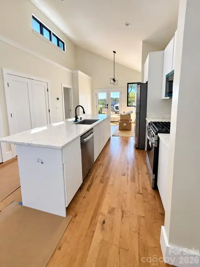 Listing Photo 11