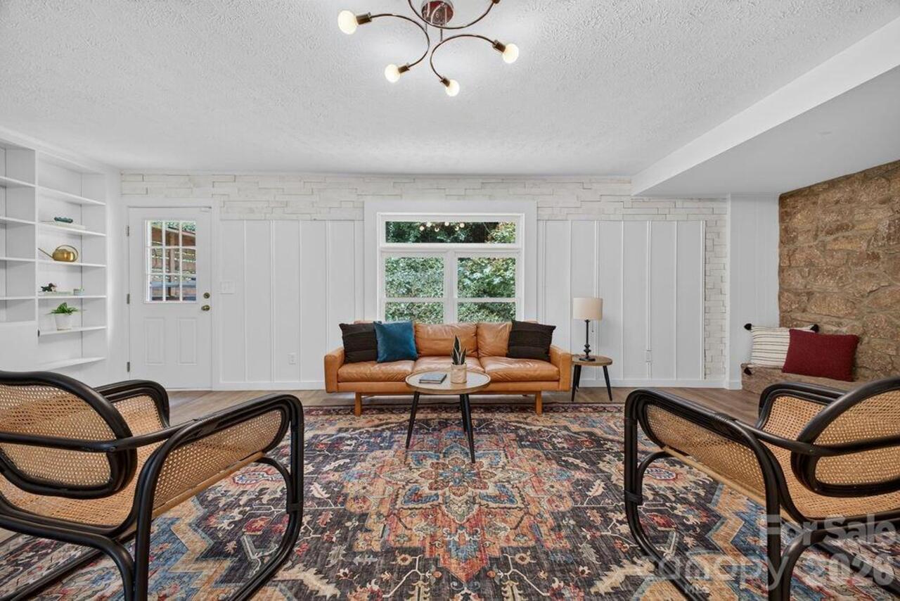 Listing Photo 11