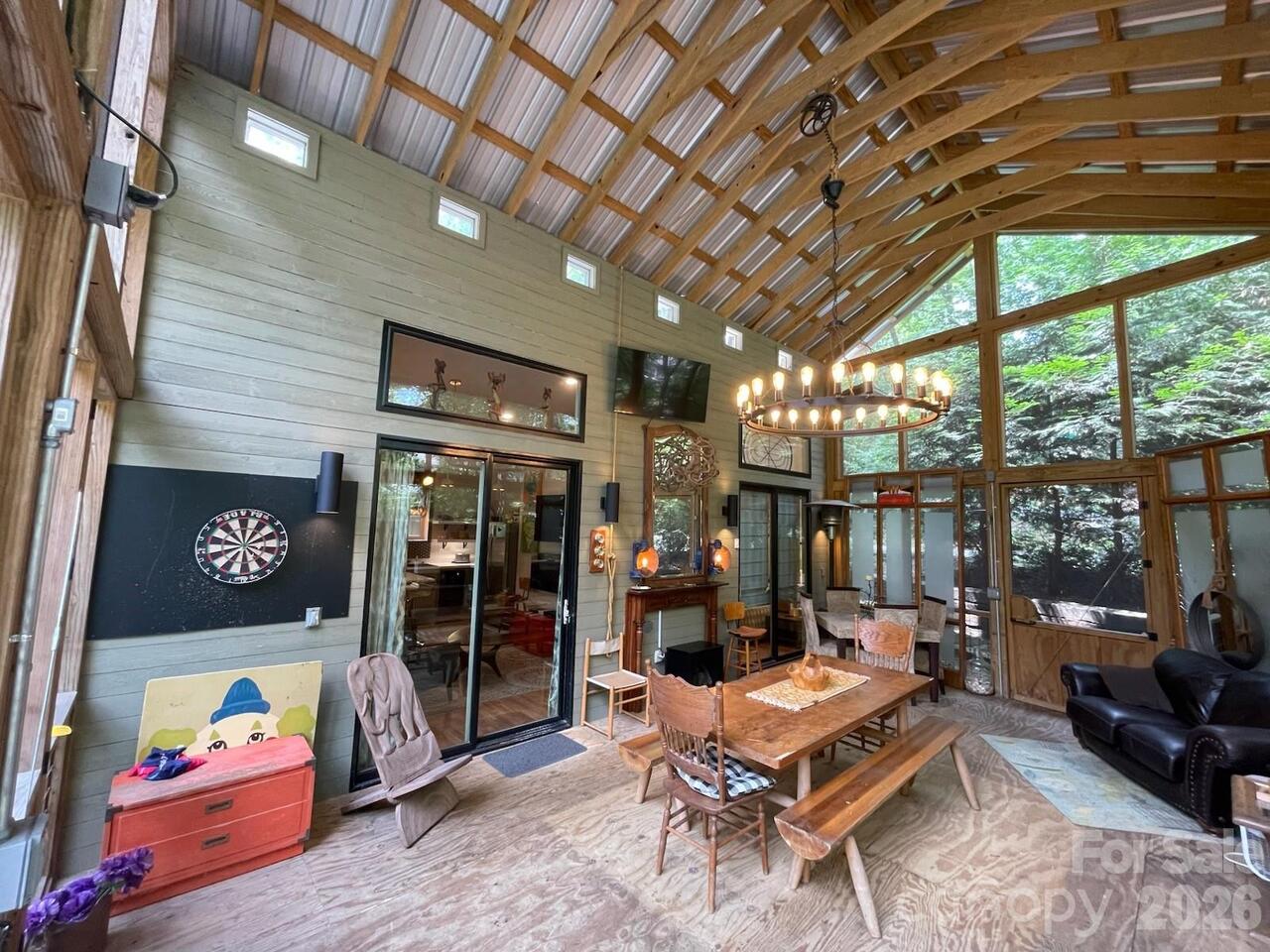 Listing Photo 12