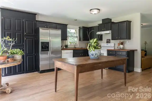 Listing Photo 10