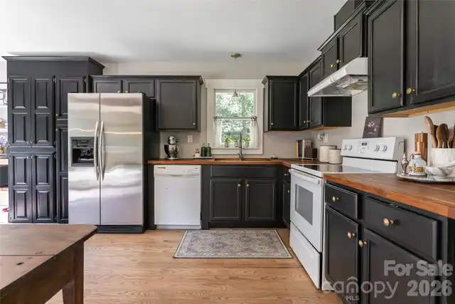 Listing Photo 11