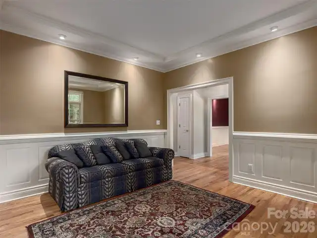 Listing Photo 9
