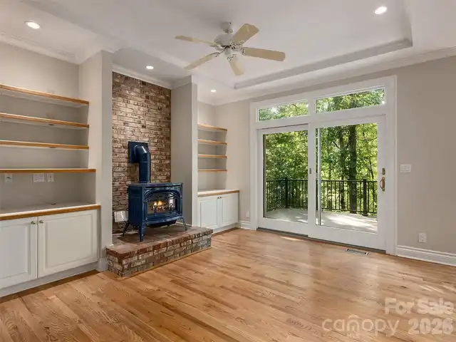 Listing Photo 10