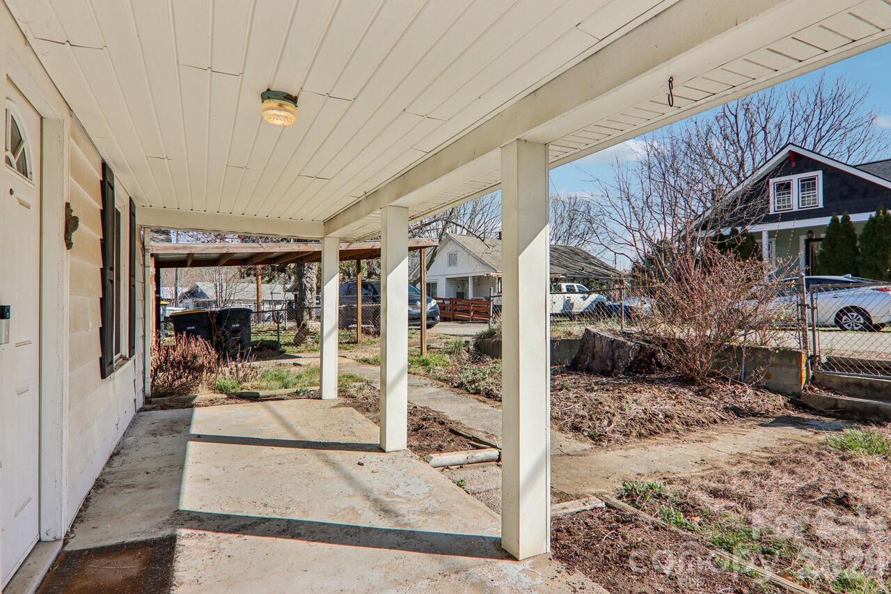 Listing Photo 12