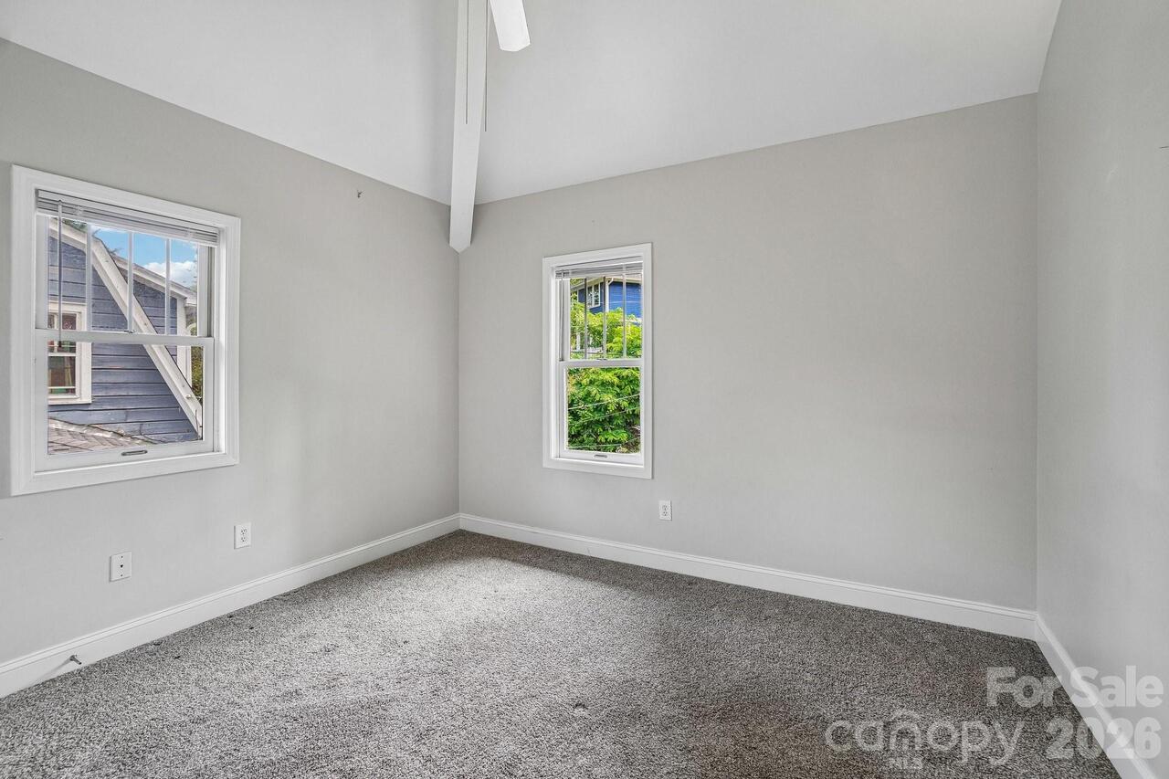 Listing Photo 12