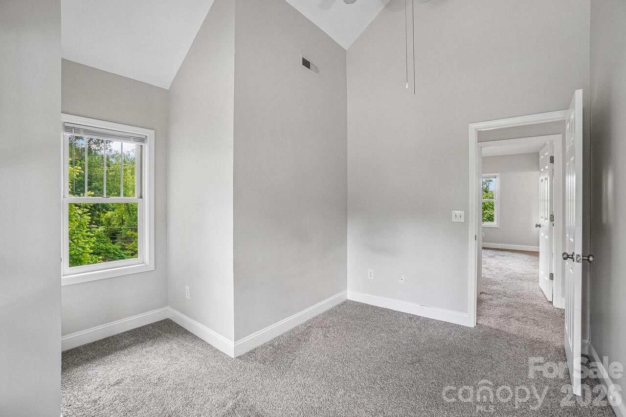 Listing Photo 14