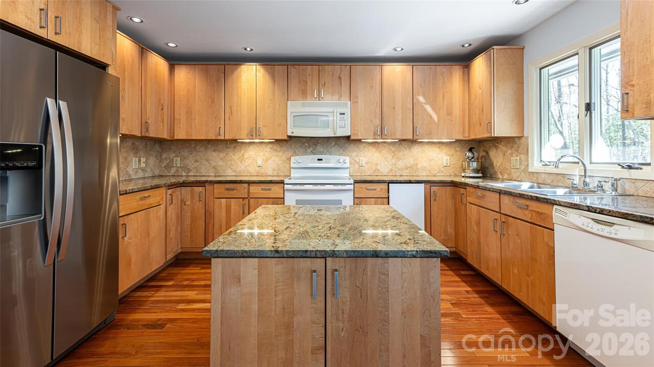 Listing Photo 14